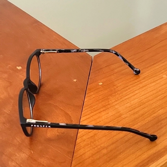 PROSPEK KIDS K317 BLUE LIGHT FILTER GLASSES & CASE - Picture 3 of 7